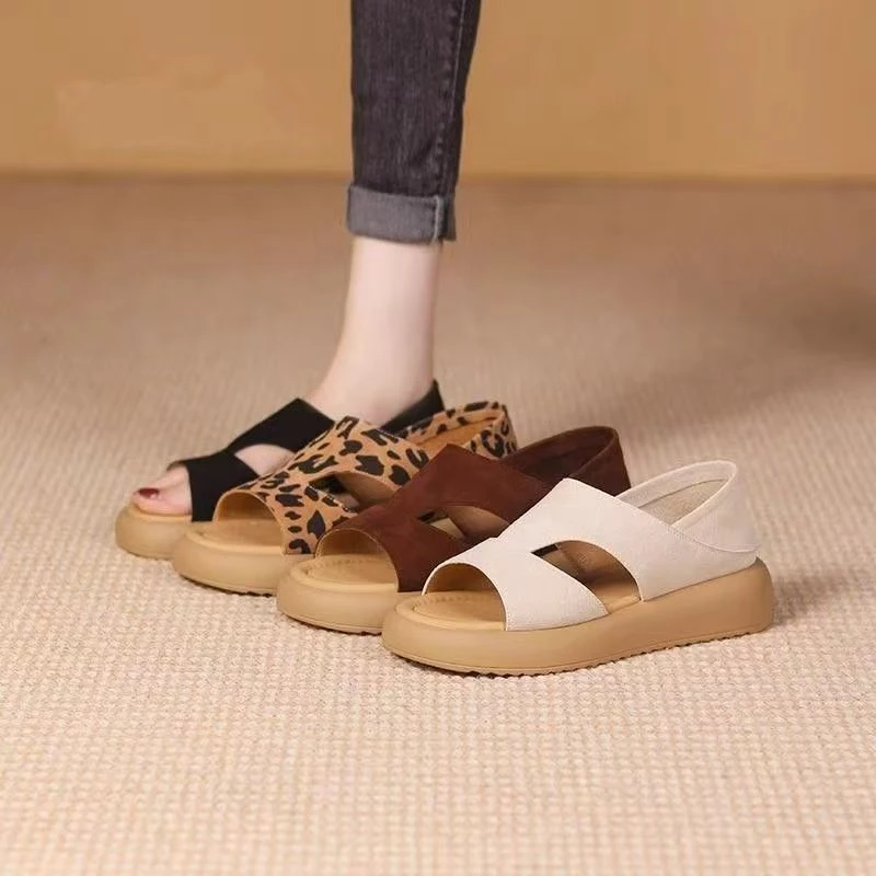 2025新款夏季爆款时尚舒适复古百搭平底踩屎感软底露趾防滑女凉鞋