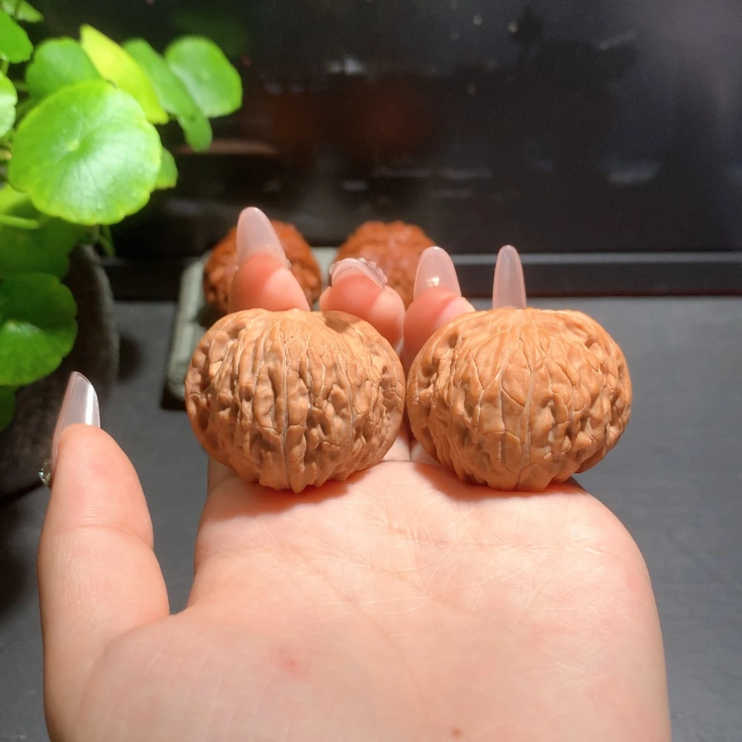 文玩核桃吊坠红皮正磨052601