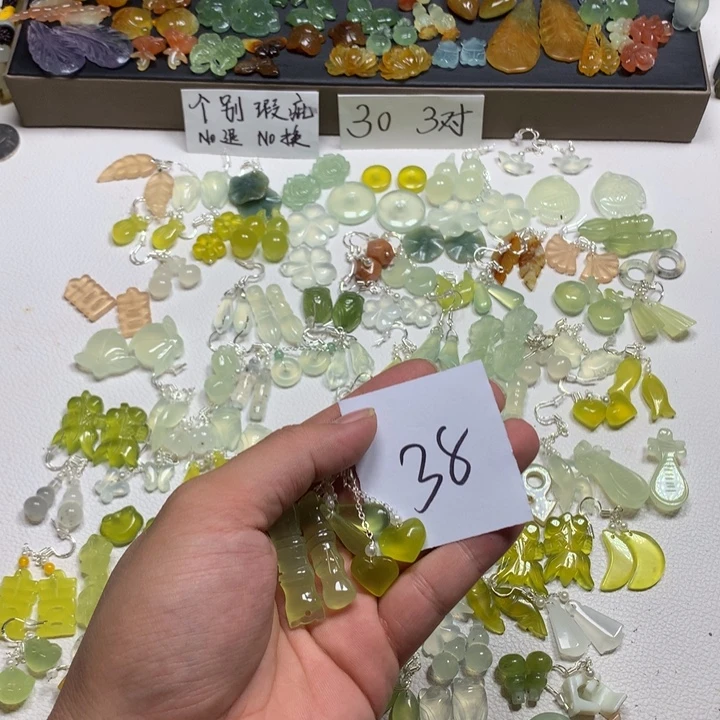 艳***艳合金蛇纹石玉耳钉