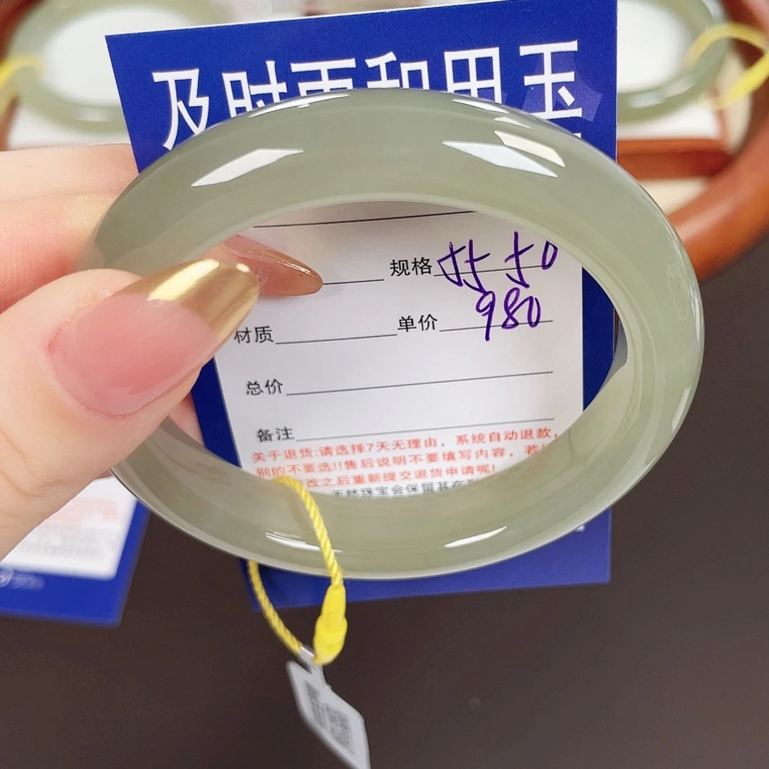 和田玉未镶嵌手镯