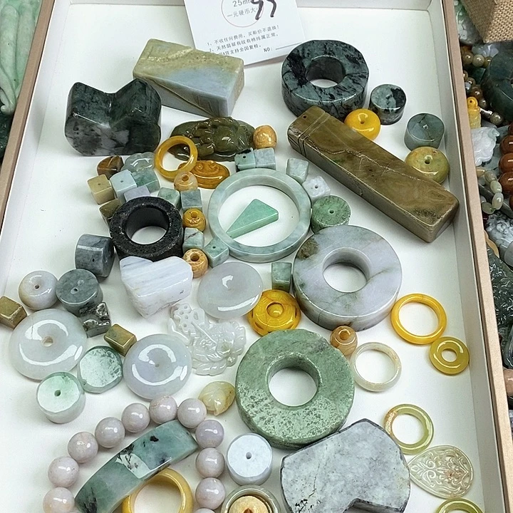 翡翠未镶嵌颈饰天然翡翠8