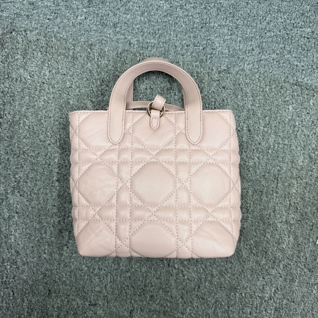 【A21】   新款经典 竖版土著藤格纹-粉色