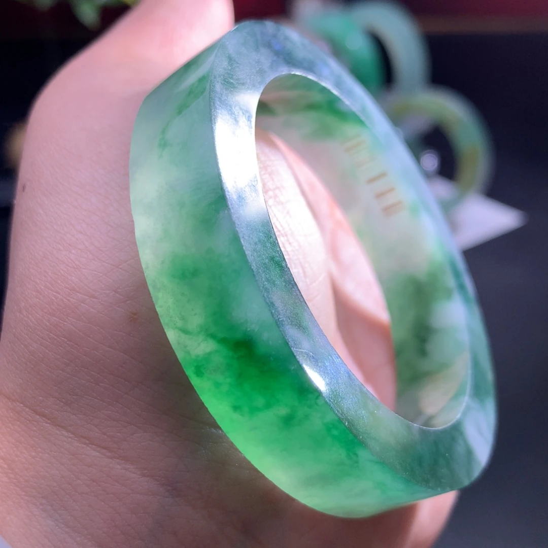 定制翡翠未镶嵌翡翠手镯