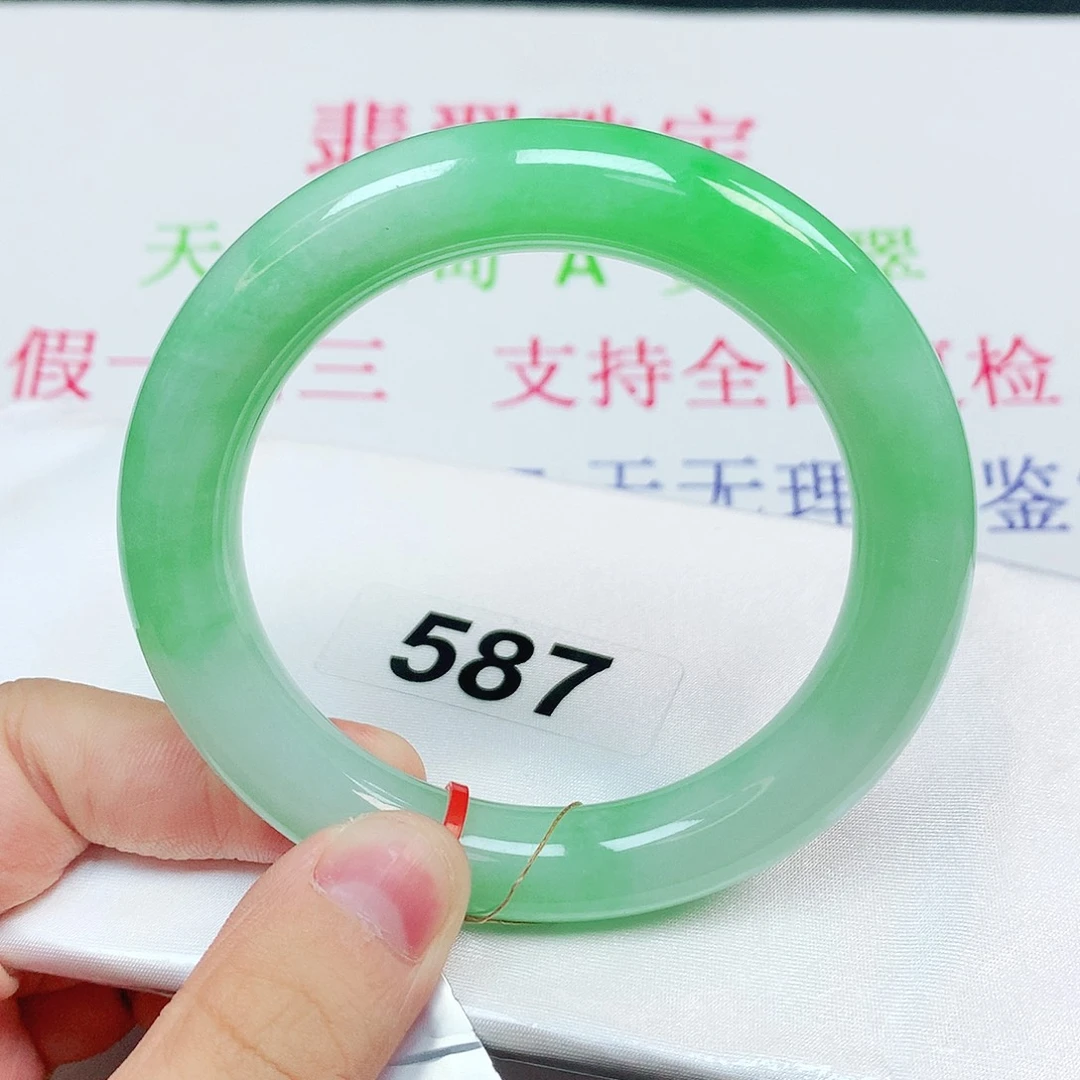 翡翠手镯未镶嵌54圈满绿圆条翡翠手镯