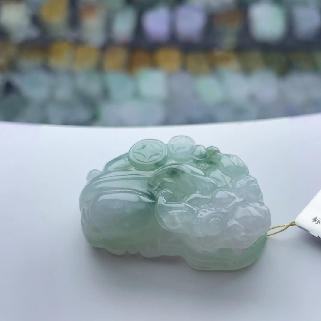 翡翠未镶嵌颈饰貔貅