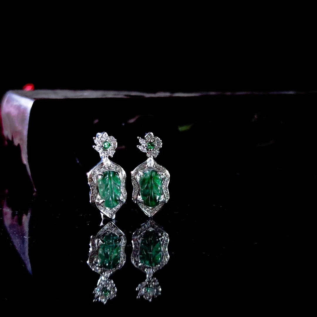 AT5445【福嘟嘟珠宝】A货翡翠叶子吊坠-配链子-多样性只发一件