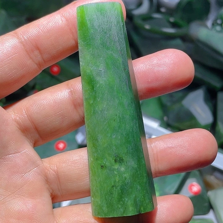 和田玉（碧玉）未镶嵌珠宝奇石