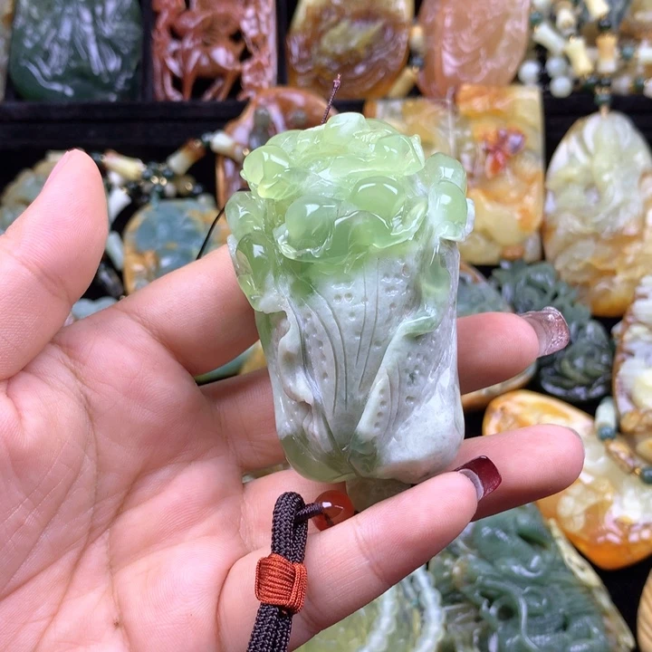 岫玉挂坠未镶嵌纠*