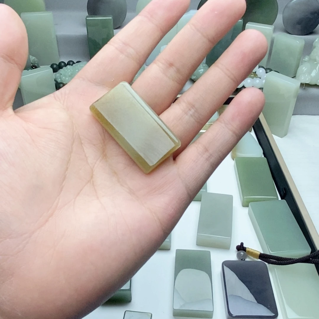 和田玉颈饰未镶嵌阿*哥