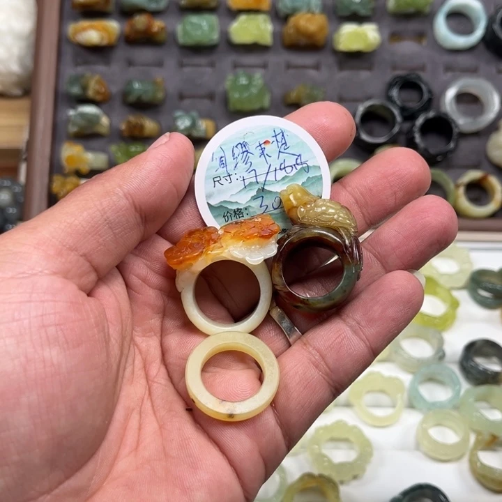 蛇纹石玉戒指合金?****楚