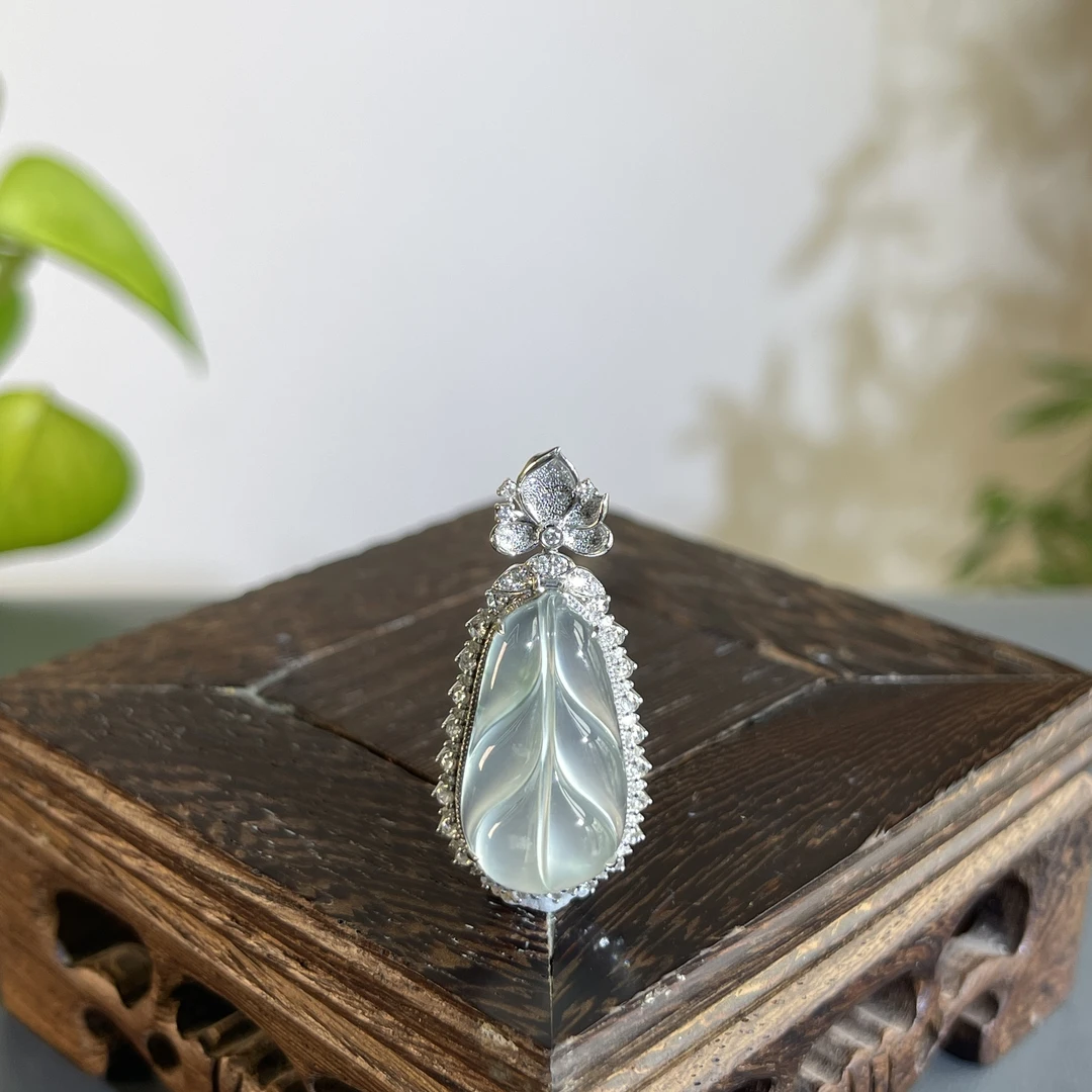 JXB16-156  天然缅甸A货翡翠 18K含钻镶嵌大业有成