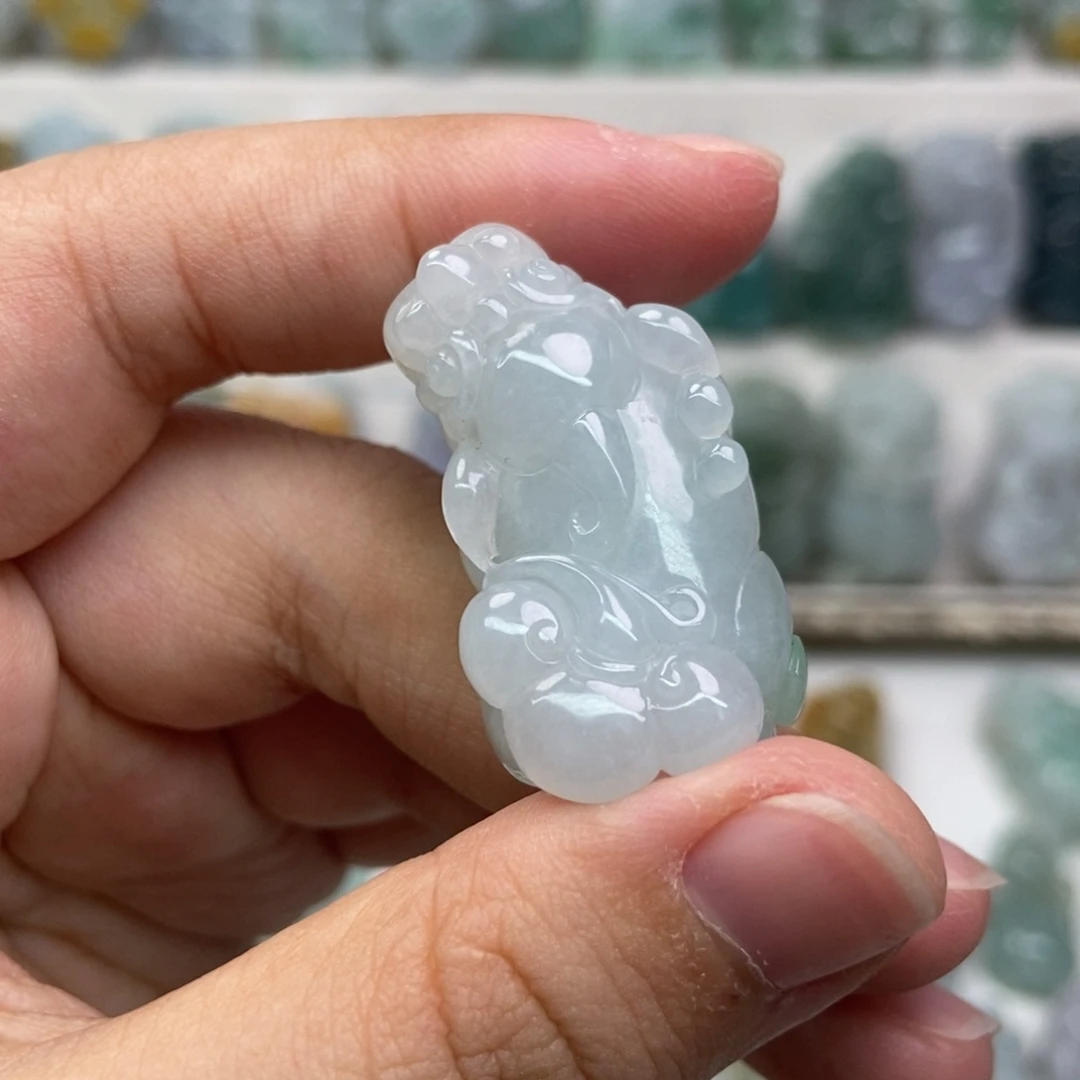 翡翠未镶嵌吊坠(赠链)