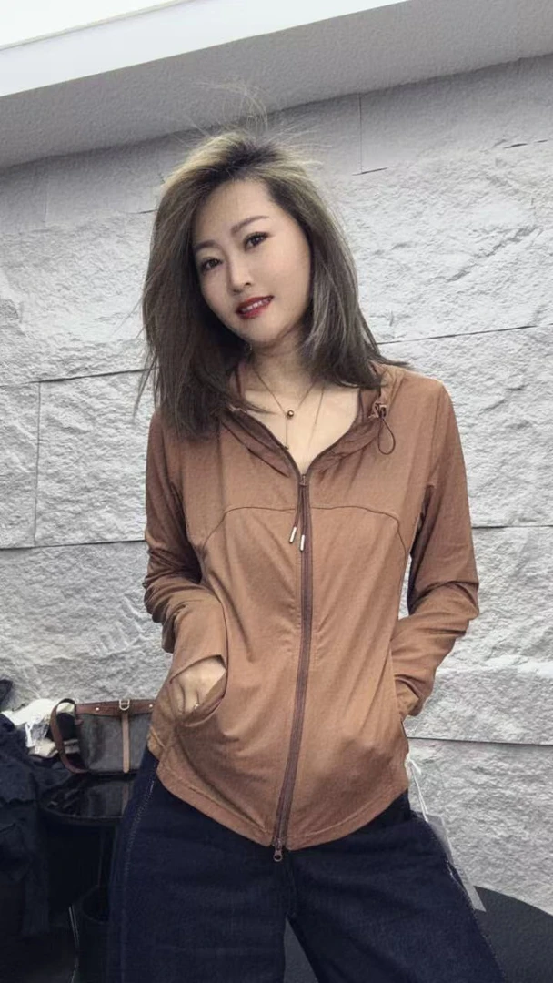 后背腰线小白点带帽防晒衣