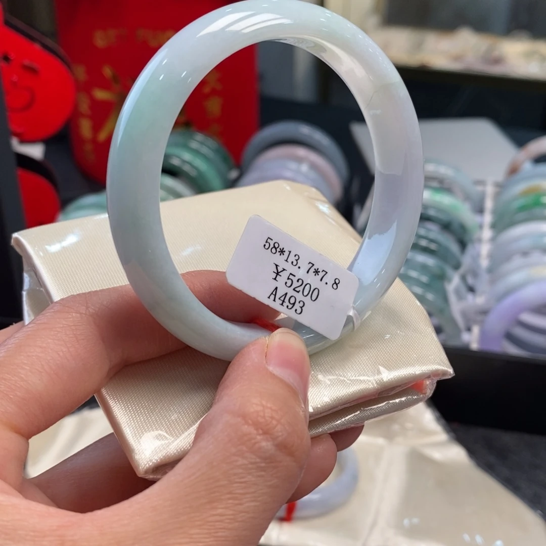 翡翠未镶嵌手镯翡翠手镯淡春彩