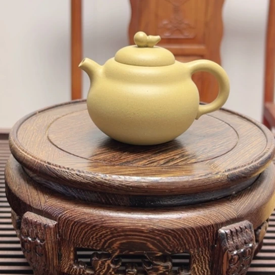 茶壶紫砂黄龙山原矿本绿半手工瑕（150 cc）