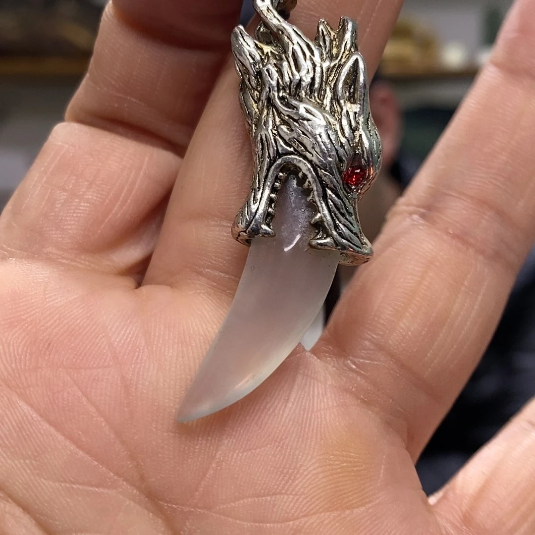 蛇纹石玉小件狼牙未镶嵌