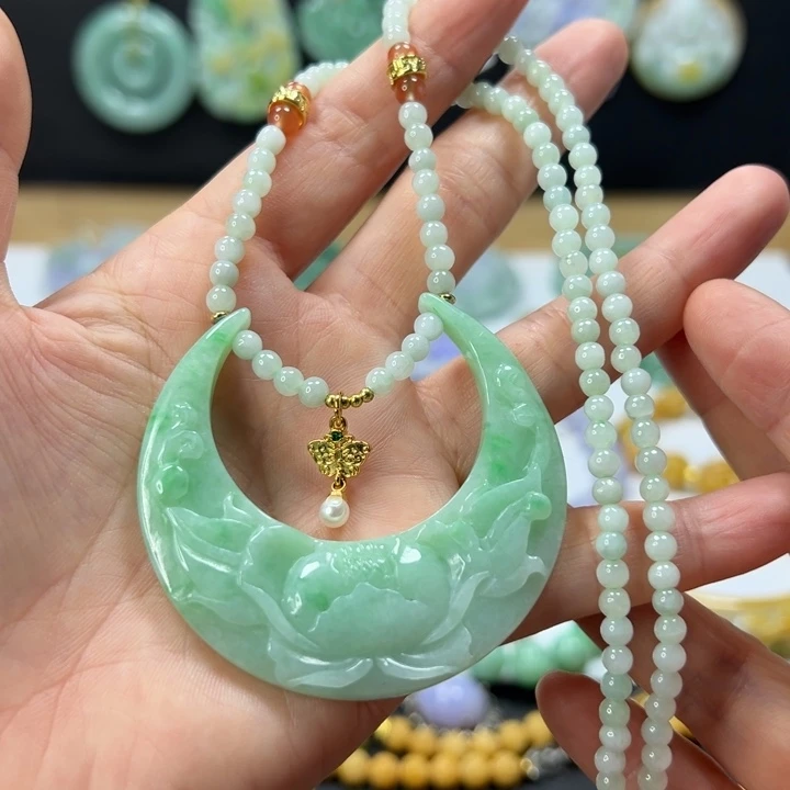 颈饰未镶嵌翡翠吊坠