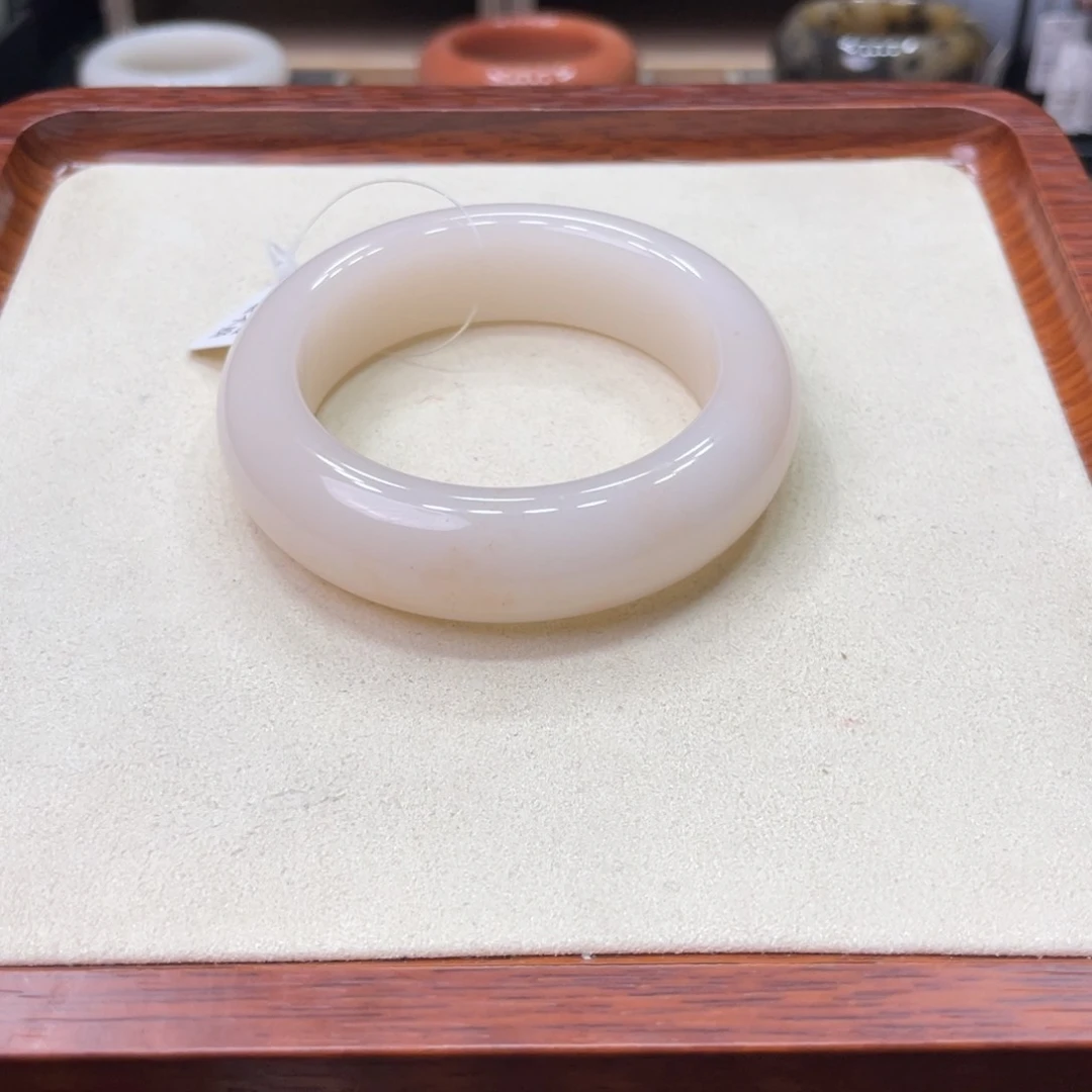 未镶嵌手镯石英岩玉