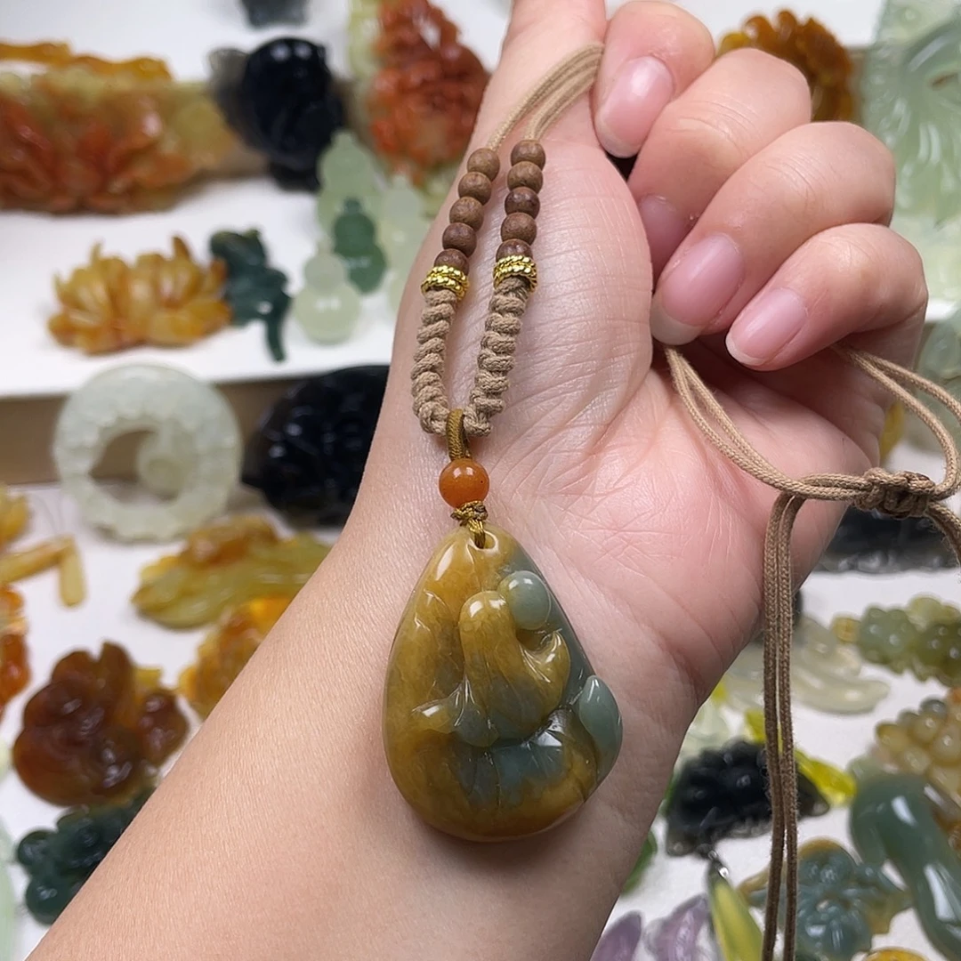 蛇纹石玉未镶嵌颈饰