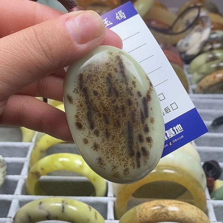 蛇纹石玉手把件未镶嵌我***吖