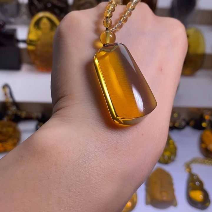 未镶嵌颈饰琥珀琥珀
