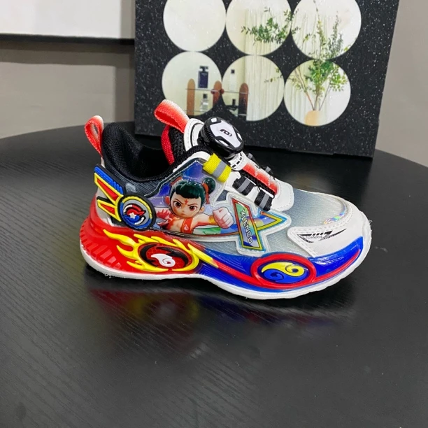 儿童透气软底哆啦A梦带灯运动鞋时尚百搭秋冬男童休闲