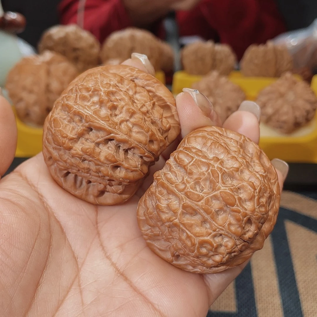 吊坠文玩核桃小***?血麒麟45