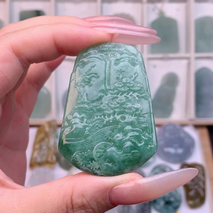 翡翠未镶嵌颈饰山水