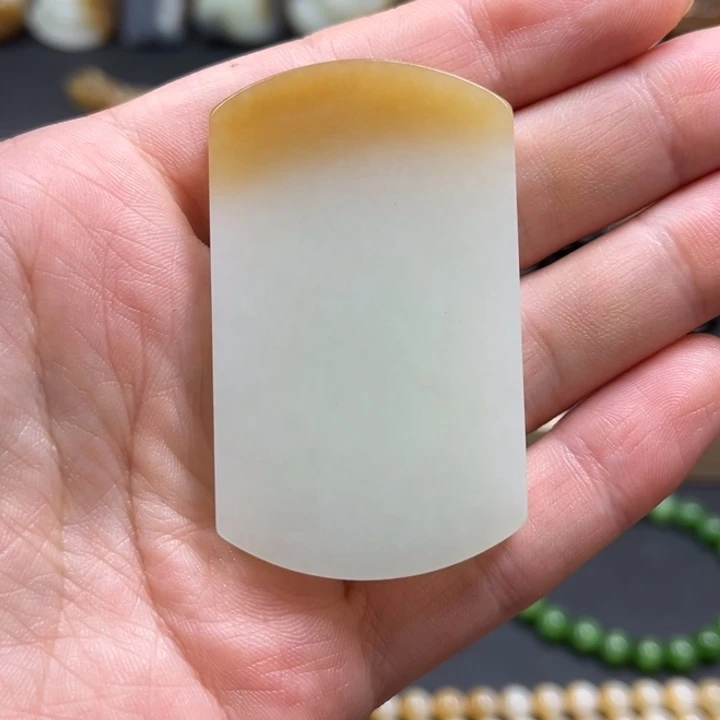 百***卉和田玉（糖玉）未镶嵌颈饰