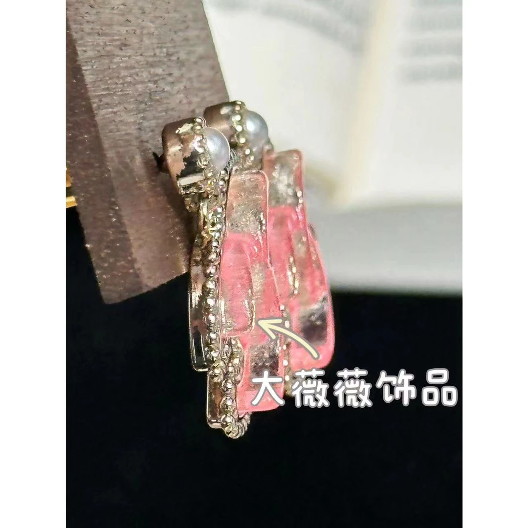 铜合金耳饰 粉色气质字母耳饰-67703