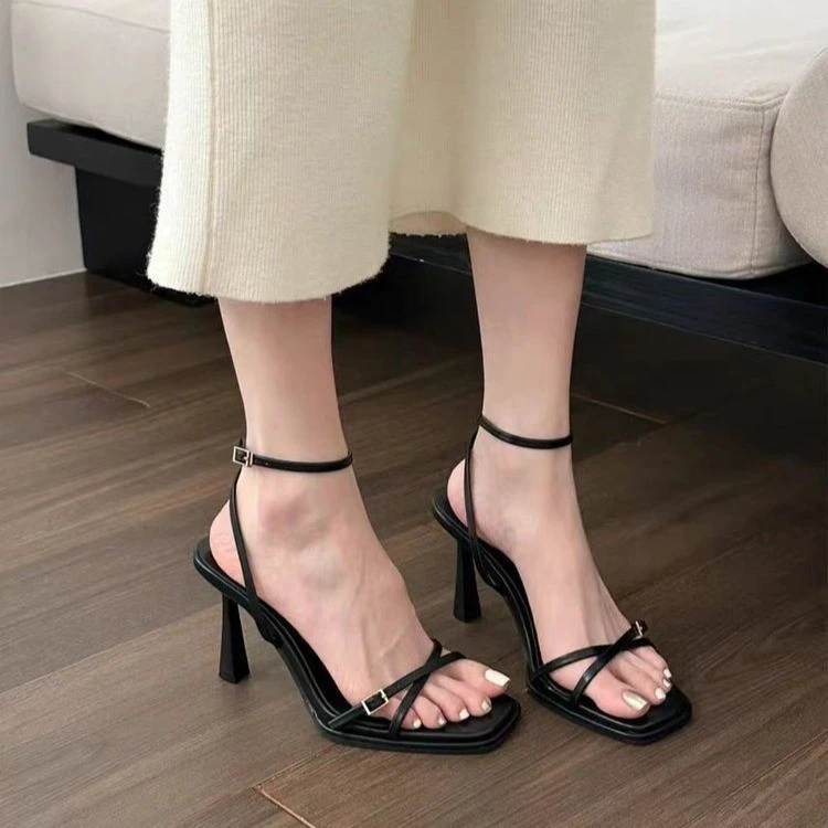 2025年轻奢鞋子坠入星河气质细跟后空百搭单鞋白色露趾高跟凉鞋