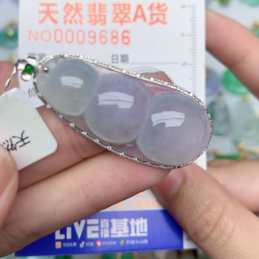 翡翠18K金镶嵌颈饰豆子