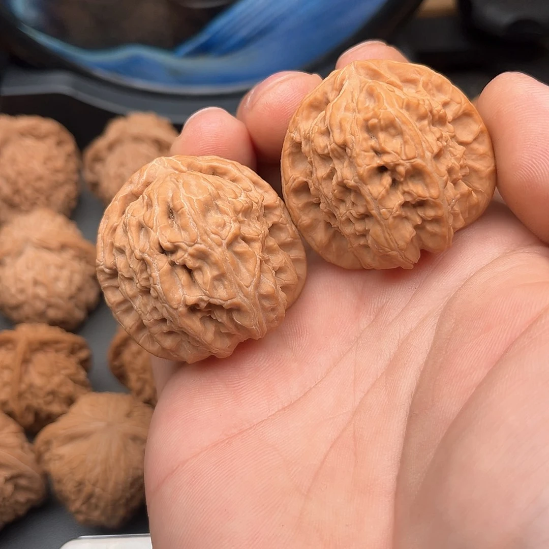 文玩核桃吊坠养****哥白狮子