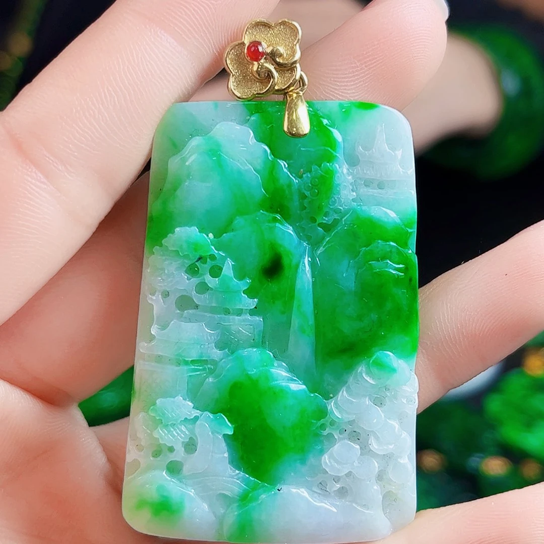 颈饰18K金镶嵌翡翠多样性