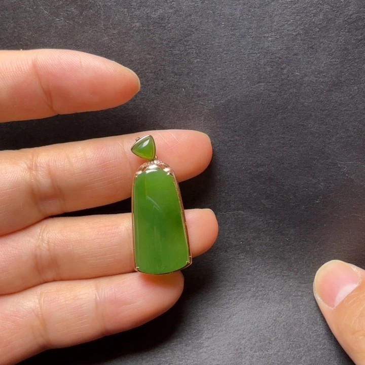 和田玉（碧玉）18K金镶嵌颈饰