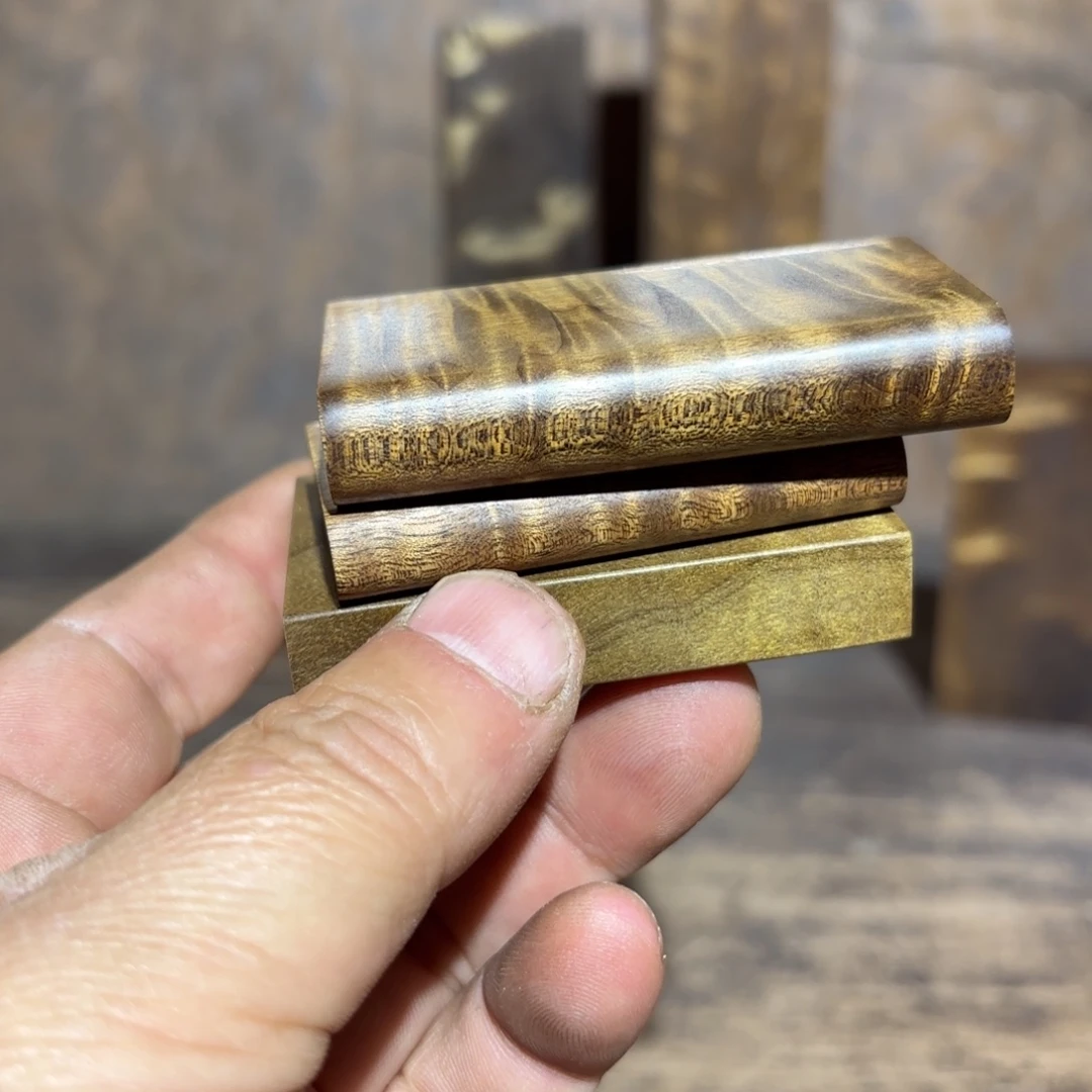 小***玖金丝楠木无事牌材料