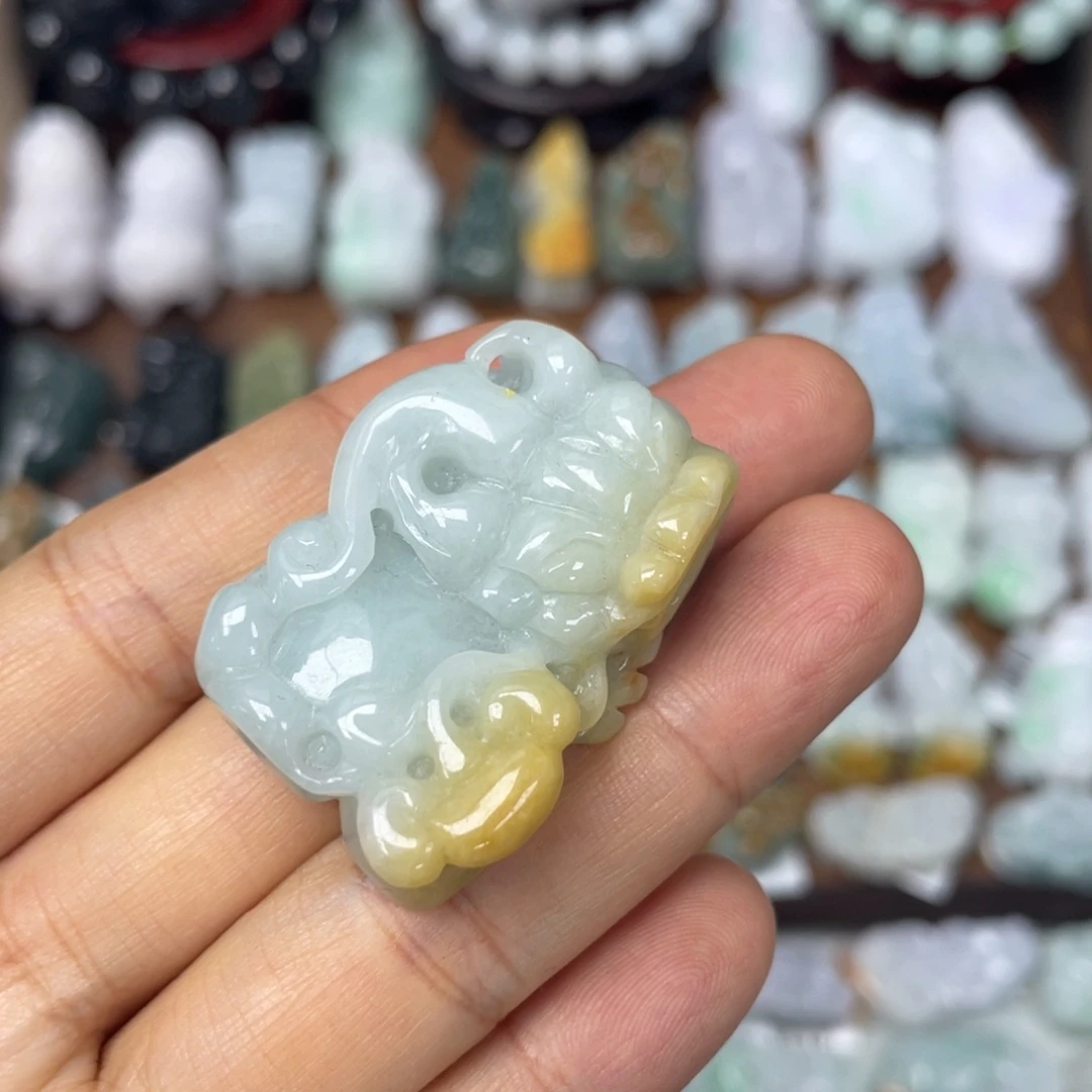 颈饰未镶嵌翡翠黄翡霸王貔貅