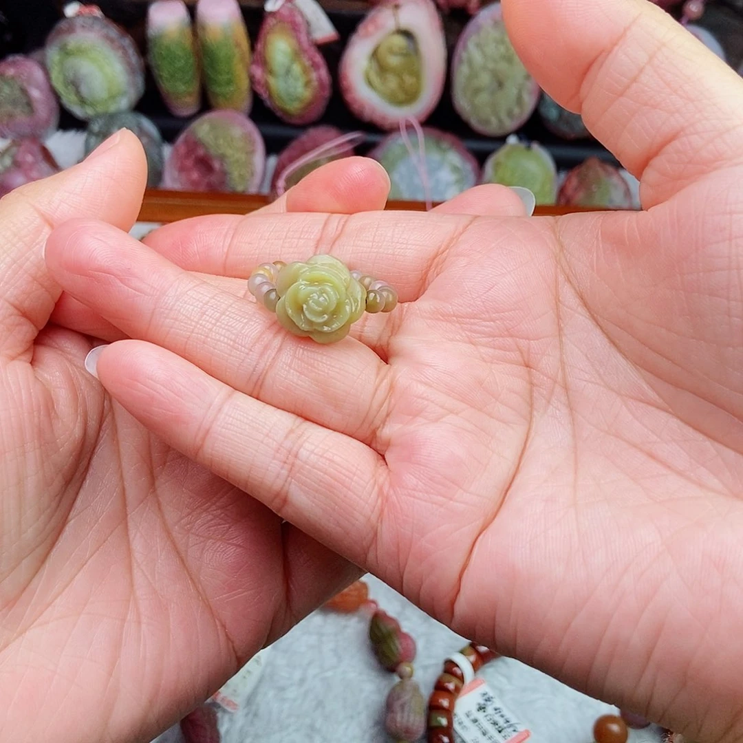 未镶嵌石英质玉（盐源）珠宝半成品