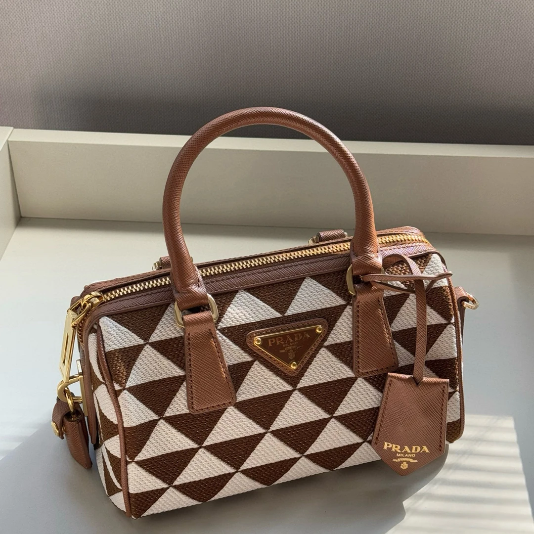 未使用 Prada/普拉达 Saffiano 斜挎包 波士顿手提包 秀款