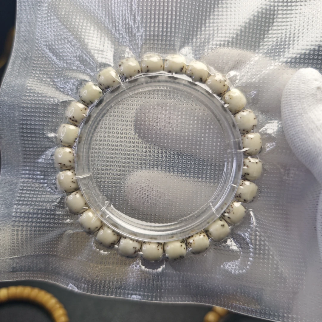 星月菩提原生态石玉料河豚9×8