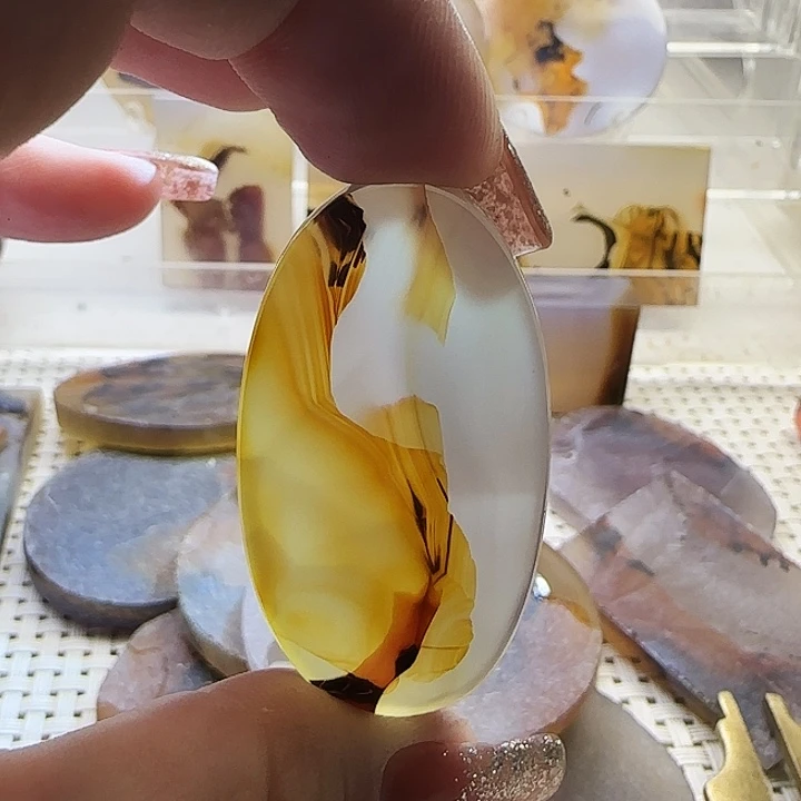 玛瑙/玉髓未镶嵌珠宝奇石