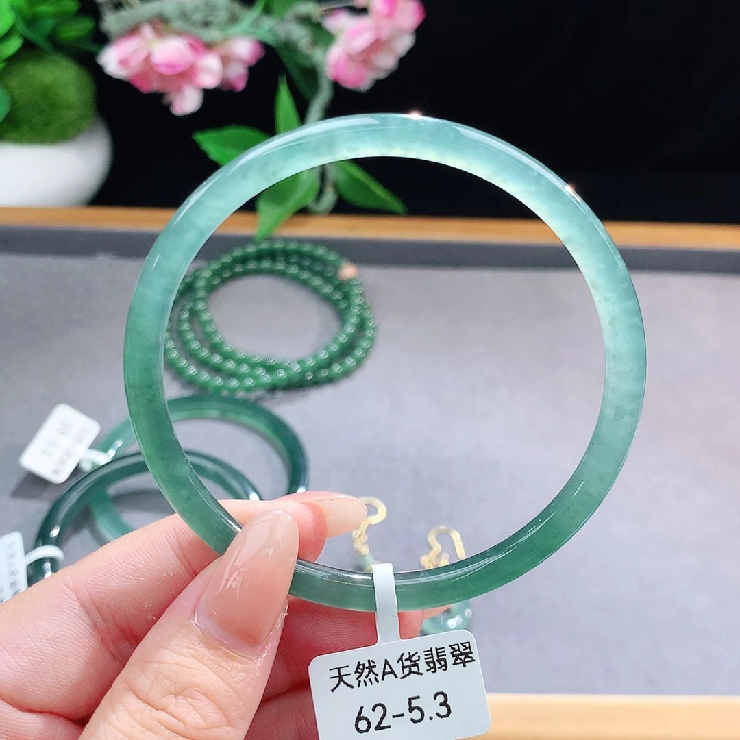 未镶嵌手镯（圆镯）翡翠