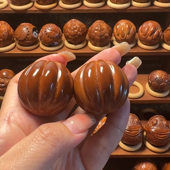 有***数大叶紫檀（黑酸枝木类）巴西橄榄核雕工艺品