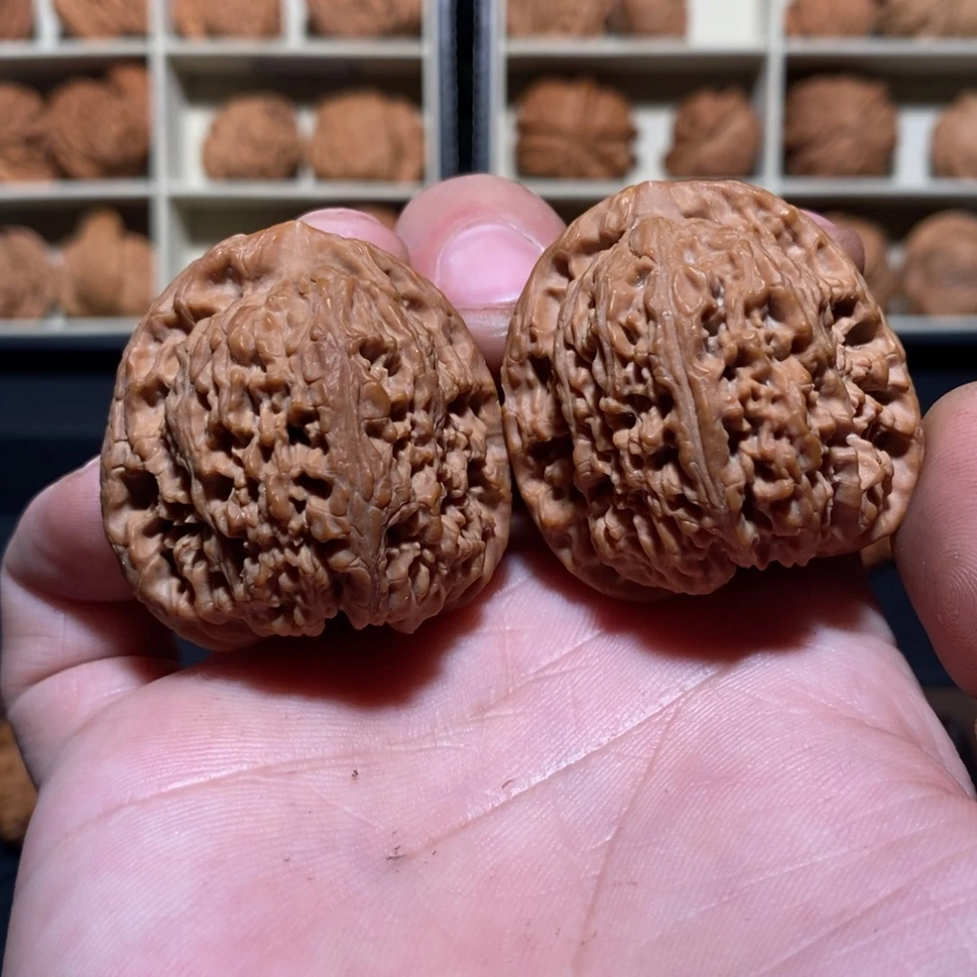 文玩核桃把件精配高炮南疆石