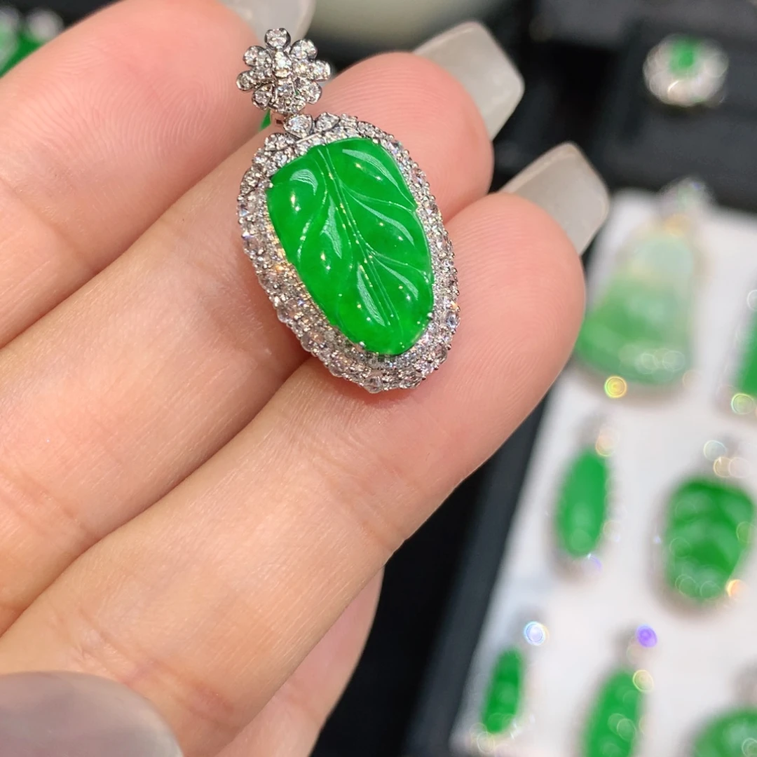 翡翠18K金镶嵌颈饰