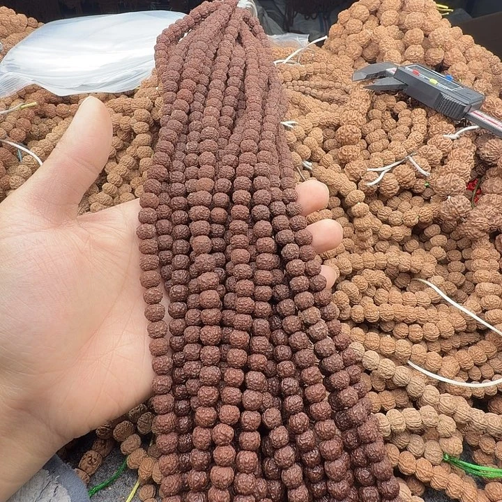 吊坠金刚菩提老树凹底梅花8.8左右114颗保手持没有钢丝刷