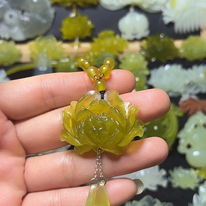 蛇纹石玉未镶嵌颈饰