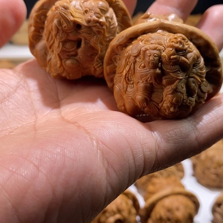 张***六文玩核桃把件纯手工雕刻文玩核桃