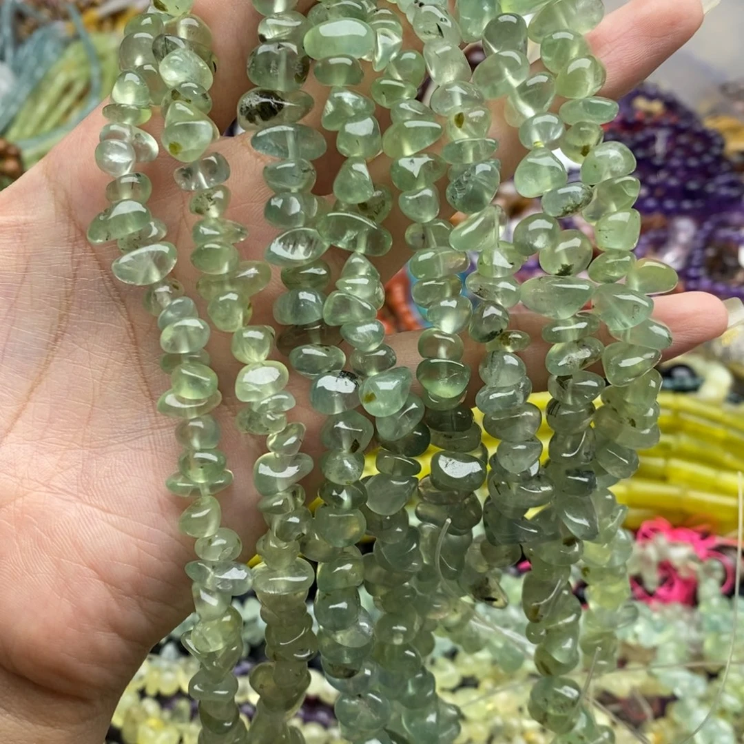 玛瑙/玉髓未镶嵌珠宝半成品一条天然润体透净葡萄石糖豆果冻绿