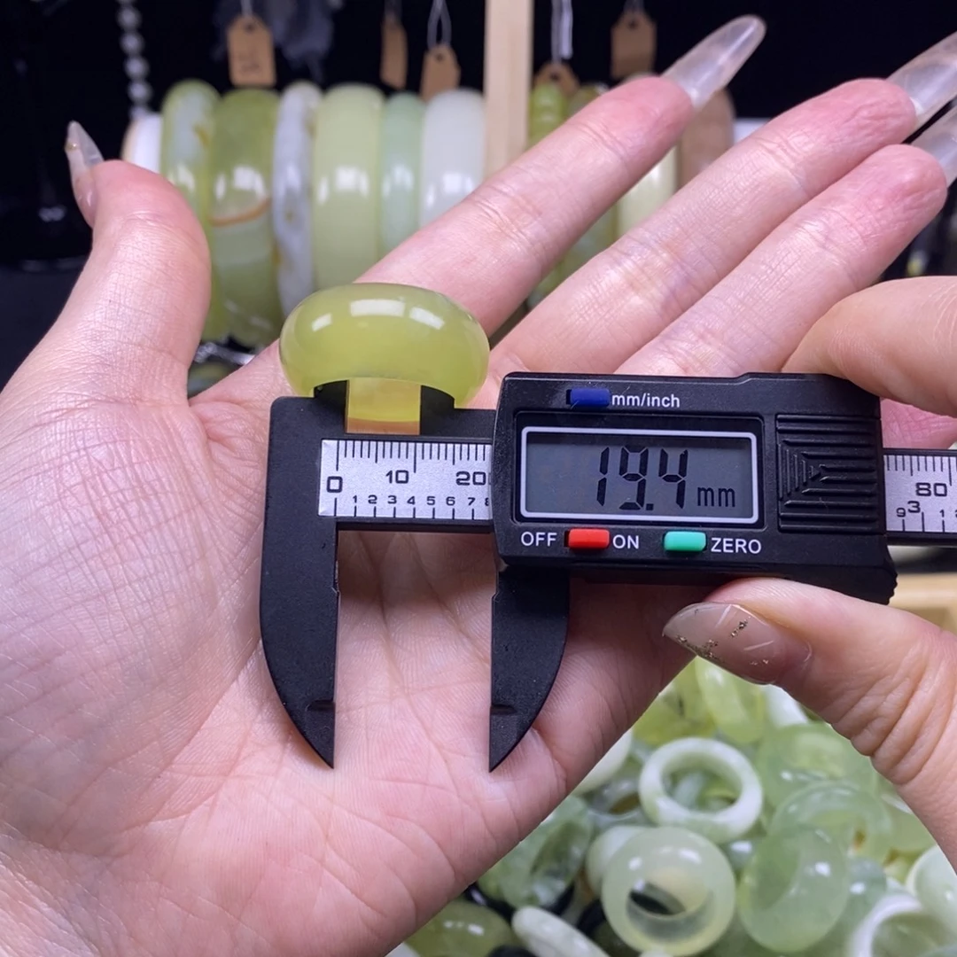 蛇纹石玉未镶嵌戒指